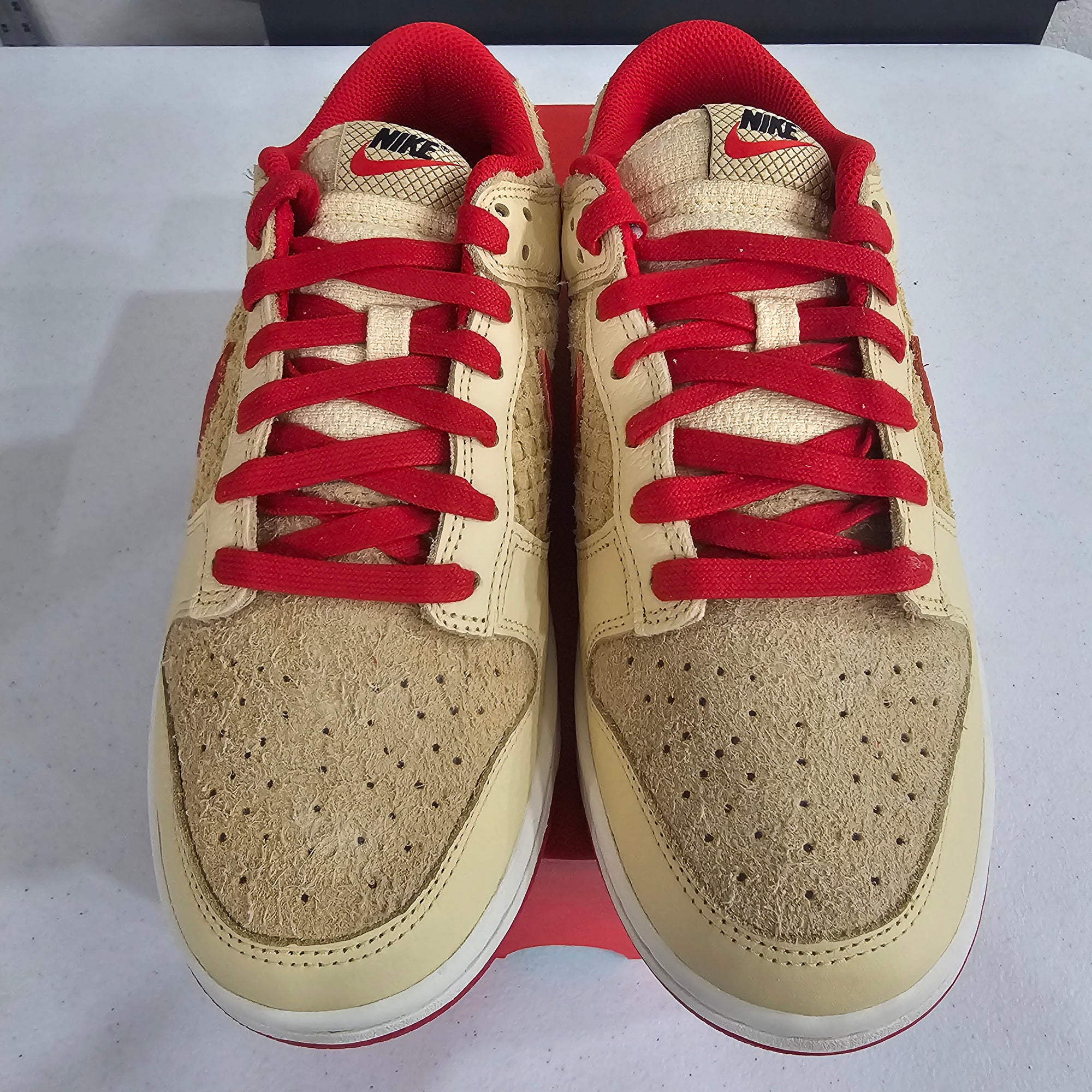NIKE DUNK LOW RETRO SE 'STRAWBERRY WAFFLE'